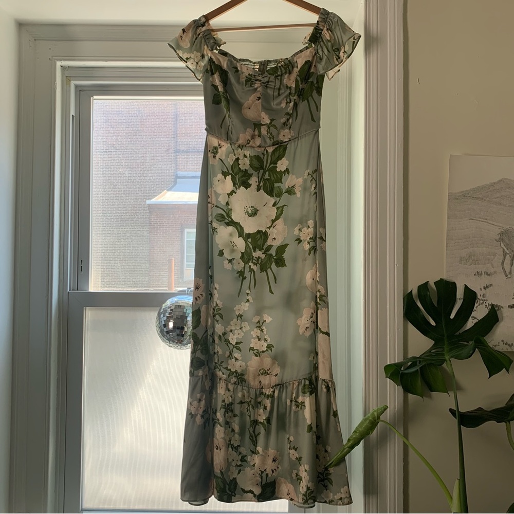 EUC Reformation Sianni 100% charmeuse silk dress in Tarragon